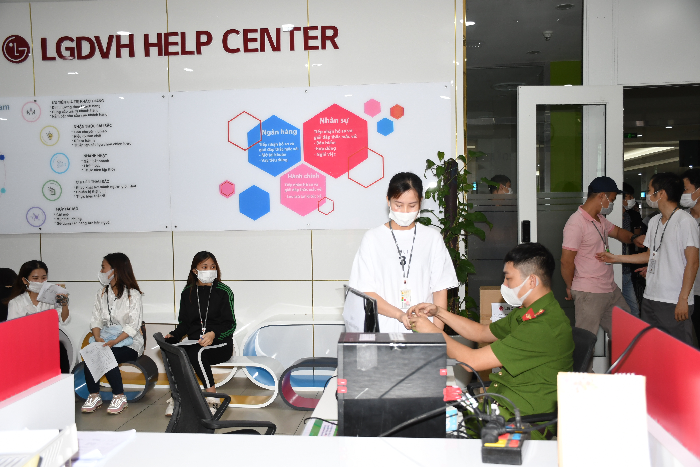 Thủ tục hành chính mới ban hành, được sửa đổi, bổ sung, bãi bỏ trong lĩnh vực cấp, quản lý CCCD, CMND